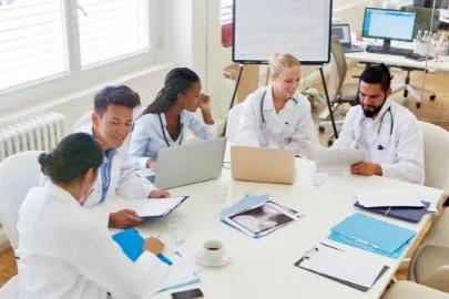 medical doctors discussing their cases