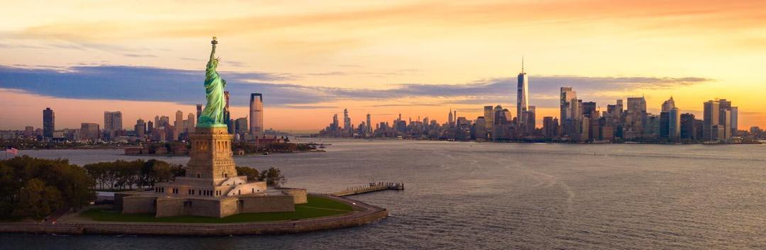 A statue of Liberty.